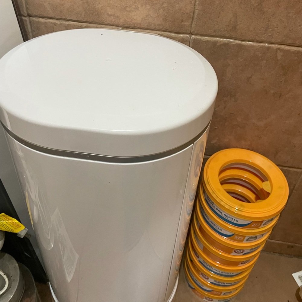 Munchkin STEP Diaper Pail + Diaper Pail Refill Rings - 8pk